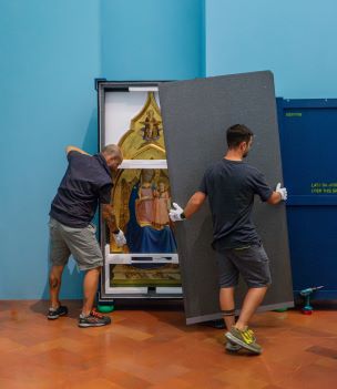 Beato Angelico, allestimento della mostra nella sedi di Palazzo Strozzi, Firenze, 2025. Photo: OKNO Studio. Courtesy Fondazione Palazzo Strozzi
